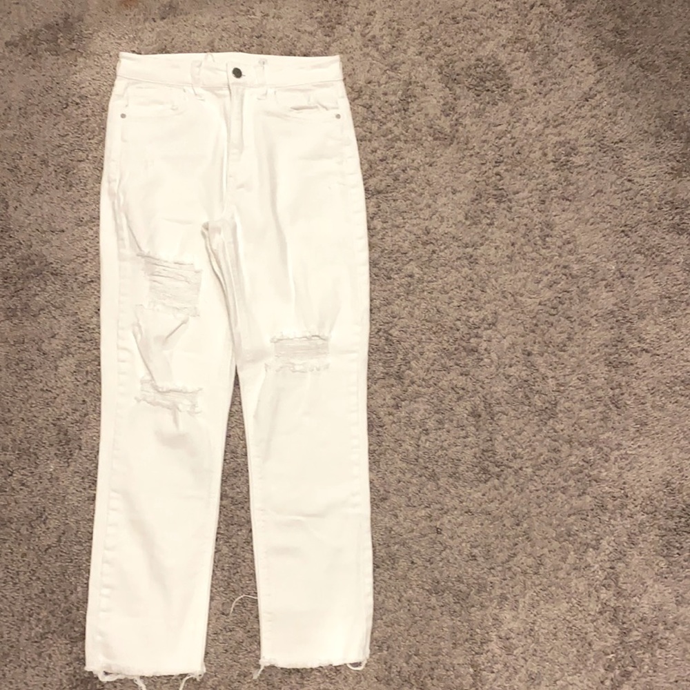 Don’t know the brand mom jeans size 5 white color